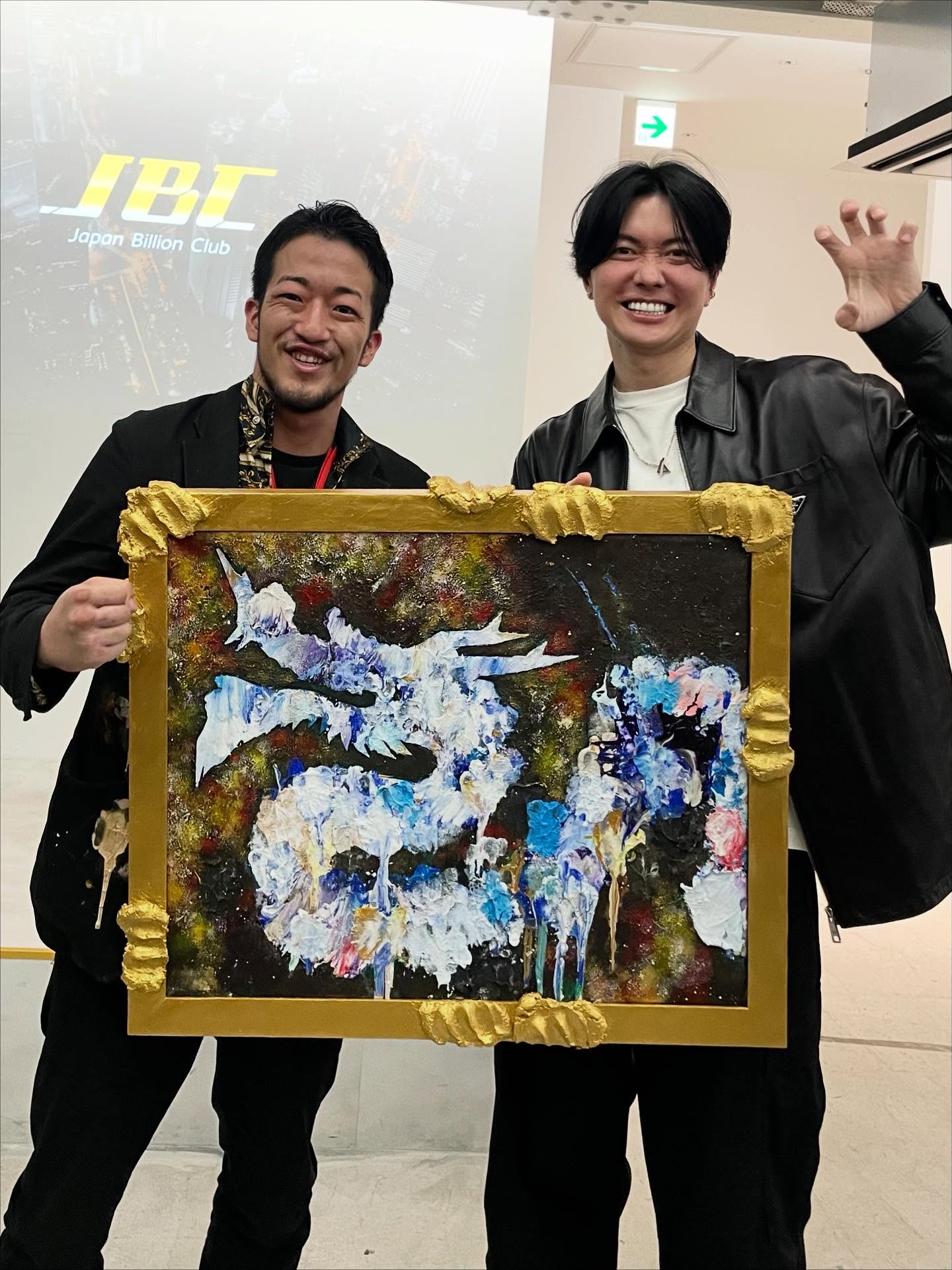 東 樹生の作品と依頼者が一緒に写るギャラリー写真 青龍